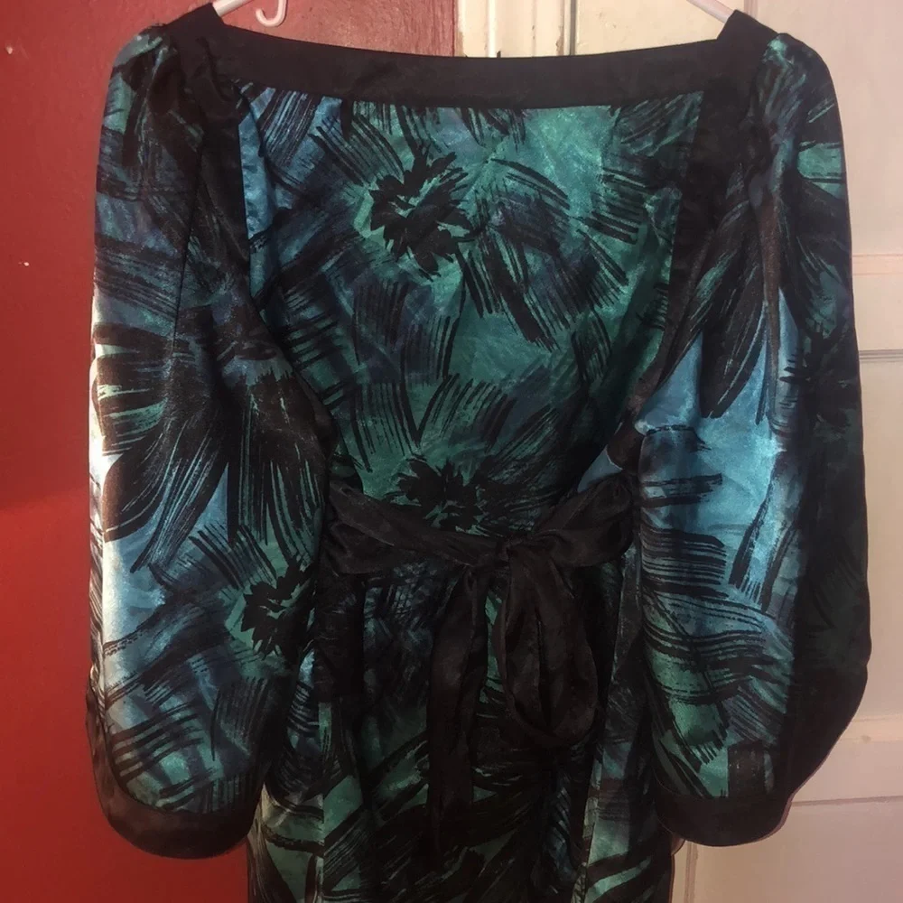 Apostrophe Green and Black Tropical Palm Print Top Large - Picture 7 of 13
